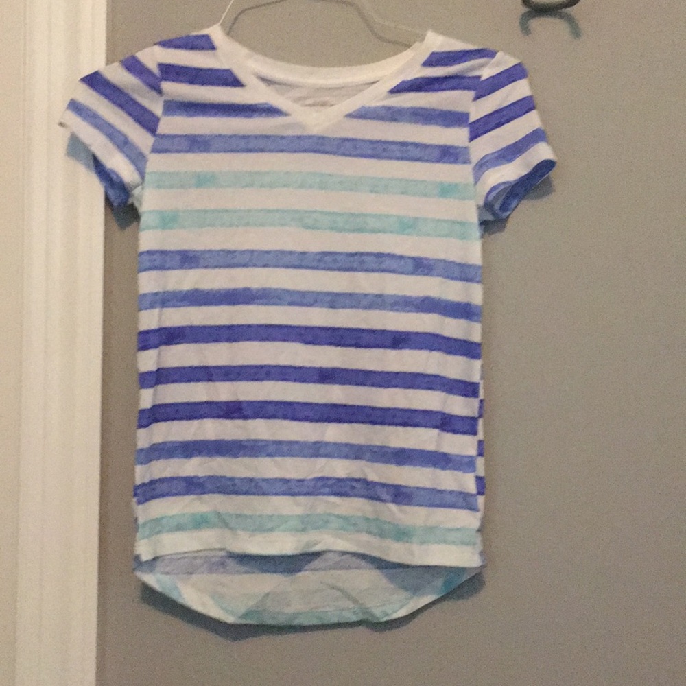 Super cute girl’s blue/purple faded stripe t-shirt